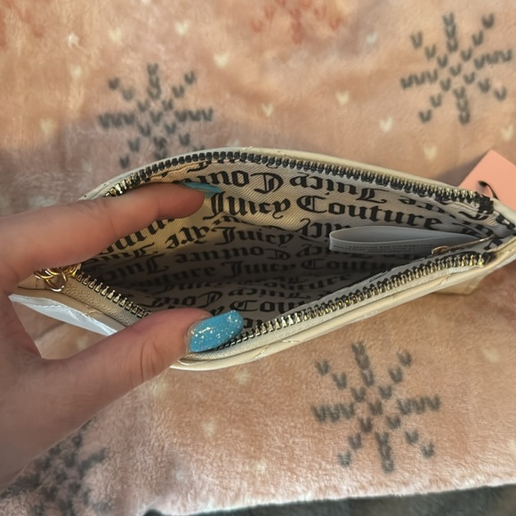 Juicy couture wristlet - Picture 4 of 5